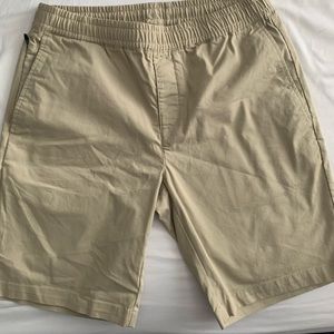 RW&Co khaki colour shorts. W/ extra zipper pocket